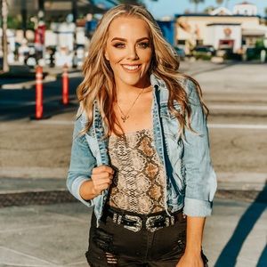 Meet your Posher, Desiree alexis kae